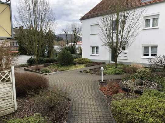 Geschmackvolle 2-Zimmer-Wohnung mit Balkon in Schweinheim