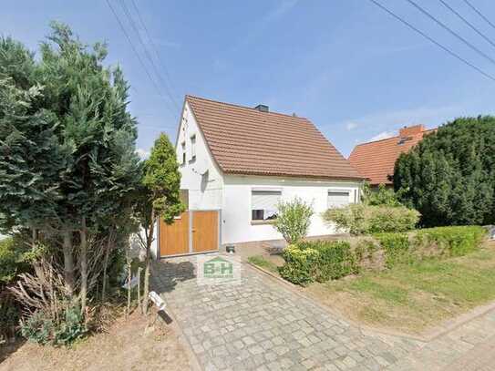 Alleinstehendes Einfamilienhaus bei Zörbig Richtung Sandersdorf, Wfl. Ca. 110 qm, Garten 870 qm