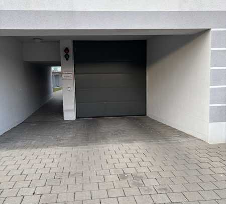 Schöner Tiefgaragenstellplatz in übersichtlicher Garage