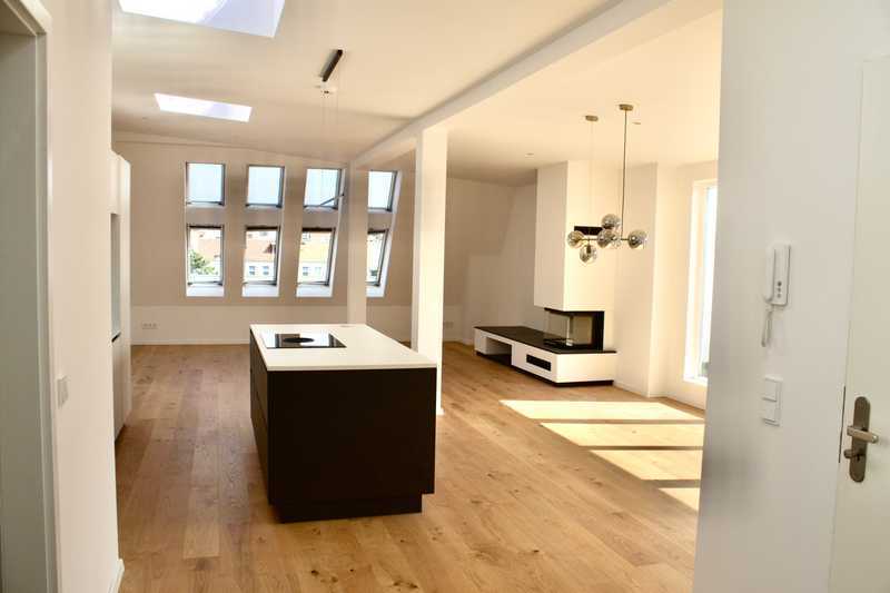 Exklusive 3-Zimmer Dachgeschosswohnung mit Balkon in Friedenau (Schöneberg)