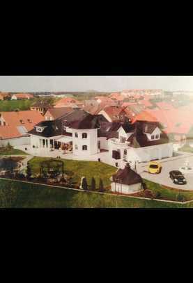 Attraktive 10-Zimmer-Villa mit 2 Einbauküchen in Reislingen, Wolfsburg