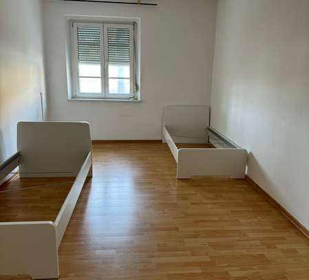 Altbau WG Zimmer in Neuhausen zu vermieten