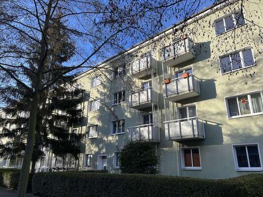 Freundliche, verkehrsgünstig & ruhig gelegene 2-Zimmer-Wohnung mit Balkon in Dresden-Striesen