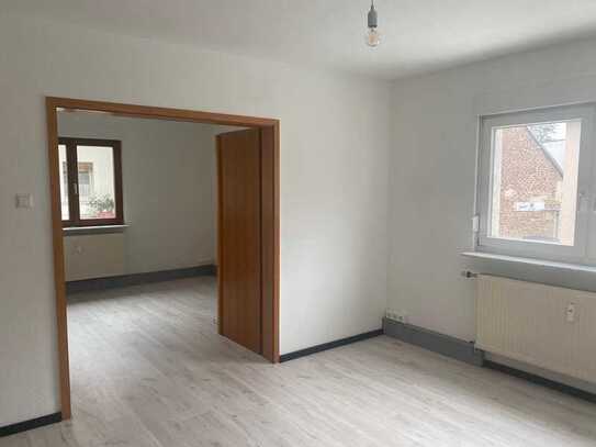 2-Zimmer-Wohnung mit Einbauküche in zentraler Lage