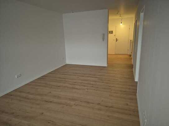 Erstbezug nach Kernsanierung: moderne 2-Zimmerwohnung mit großem Balkon, EBK und schöner Aussicht