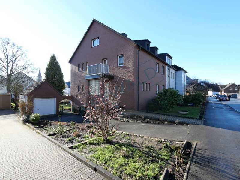 Vielseitiges Zweifamilienhaus mit Ausbaupotenzial und sonnigem Garten