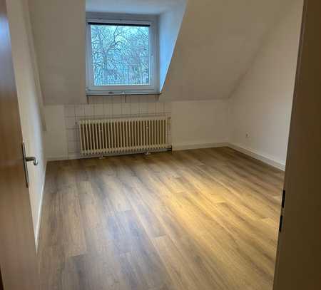 Schöne 2-Zimmer-Dachgeschosswohnung in Köln-Mülheim