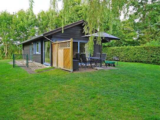 Blockhaus mit großem Grundstück in Strandnähe