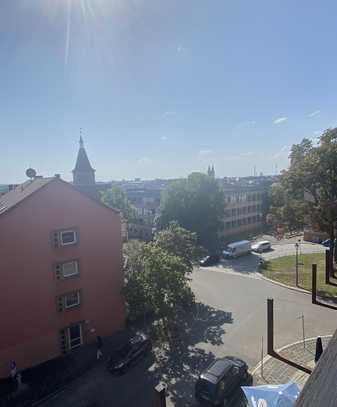 Gepflegte 2-Zimmer-Wohnung mit gehobener Innenausstattung mit Balkon und EBK in Nürnberg