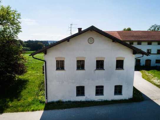 Großer Hof mit Zuhaus in Panoramalage / Ausbau von 3 Gewerbeeinheiten & 7 Wohnungen möglich