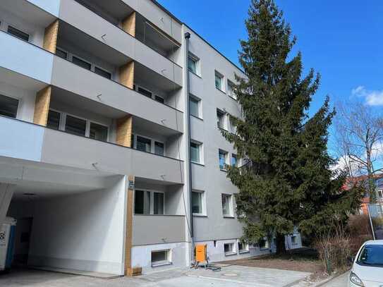 Helle, sonnige 2-Zi.-Whg. mit 2 Balkonen Nähe Olympia Einkaufszentrum und U-Bahn St. Martinsplatz