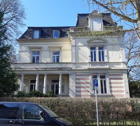 Schöne 2 ZKB-Wohnung in Jugendstil-Villa in bester Wohnlage