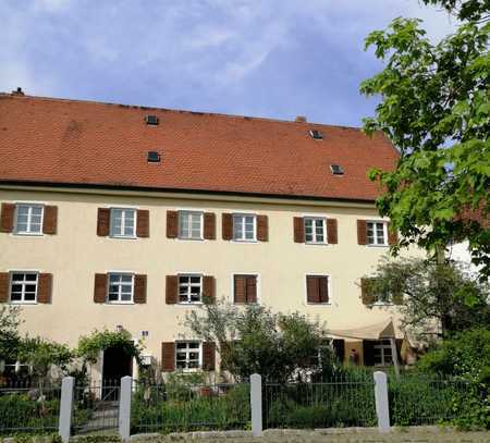 7,5-Zimmer-Wohnung für Wohnen und Arbeiten in schöner, zentraler Lage am Kanal in Kelheim