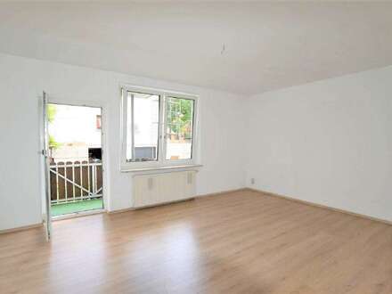 Ruhige Lage in Weidhausen: 3-Zimmer-Wohnung mit Balkon und Garage