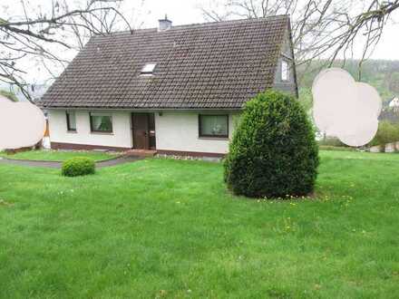 Wenden Ortsteil - Gepflegtes Einfamilienhaus mit großer Garage!