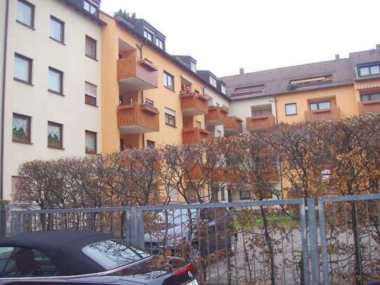 Gepfl., ruhige 2 Zi. Whg. ca. 69m² im 1.OG, TG, Lift, Ebk z.Ablöse, Süd-Loggia, Nbg-Zentr., Sturmstr