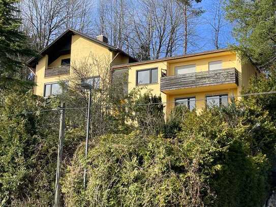 PROVISIONSFREI - Charmantes Zweifamilienhaus in idyllischer Waldrandlage mit herrlichem Bergblick