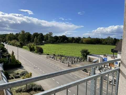 Stilvolle barrierefreie 2-Zimmer-Wohnung, ideal für Senioren, mit Balkon und EBK in Wiesloch