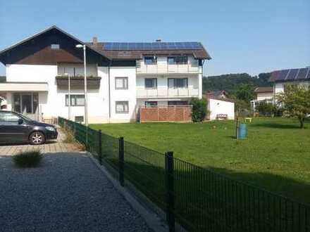 Gepflegte EG-Wohnung mit drei Zimmern und Terrasse in Burgkirchen an der Alz