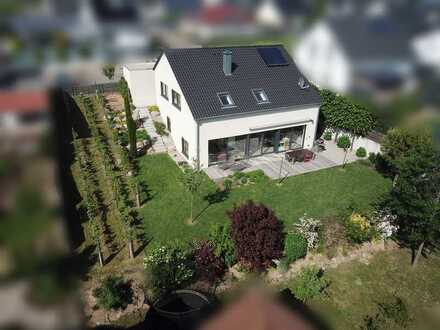 ++ Freistehendes Einfamilienhaus mit Terrasse, Garten und Carport in ruhiger Wohnlage! ++