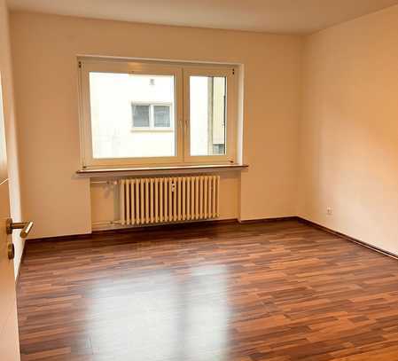 1.Obergeschoss mit BALKON. Ruhige Seitenstraße in Altendorf!