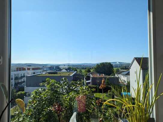 Schöne, helle 3,5-Zi-DG Whg. mit Balkon und Aussicht in Pattonville