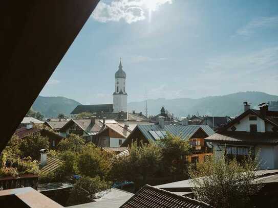 *Erstbezug nach Modernisierung- 3,5 Zi.-DG-Whg. mit traumhaften Bergblick - Heizung neu *