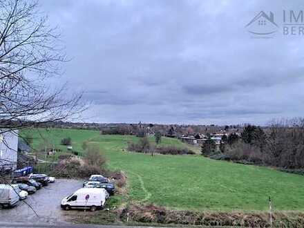 PROVISIONSFREI! ++MODERNISIERTE ETW MIT BALKON UND FERNBLICK++GARAGENSTELLPLATZ