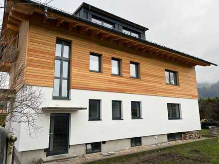grün, idyllische und zentral, 4-Zimmerwohnung- Erstbezug nach Sanierung - Terrasse mit Bergblick