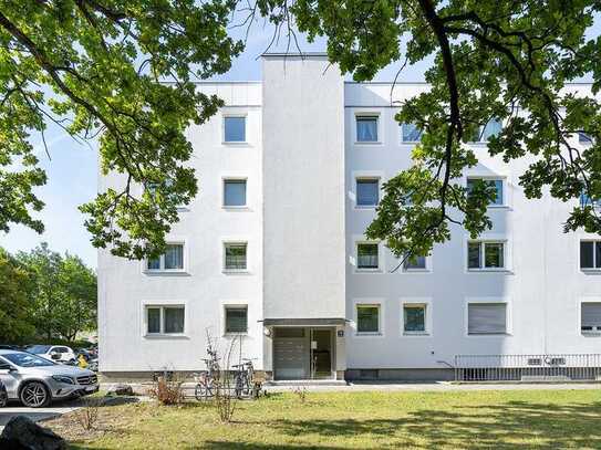 Teilrenovierte 4-Zimmer-Wohnung mit großen sonnigen Balkon