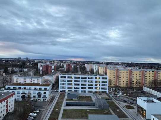 3-Zimmer-Wohnung mit Traum-Ausblick im 14. OG im "Ramses"-Haus München Aubing