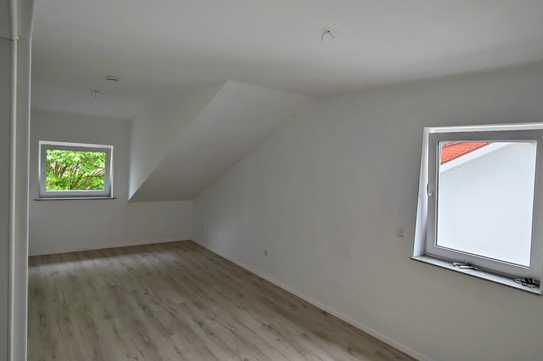 Ansprechende 2-Zimmer-DG-Wohnung mit gehobener Innenausstattung mit Balkon in Osthofen
