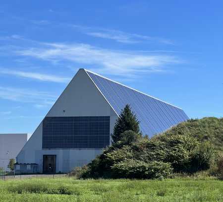 Einzigartige Industriehalle mit großem Grundstück