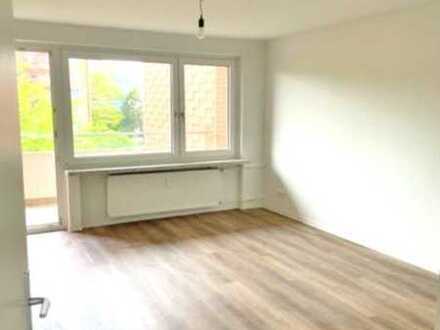 Ansprechende 2 Zimmer Etagenwohnung mit Balkon, Erstbezug nach Sanierung