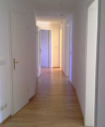 Schöne 4 Zimmer mitten in der Stadt!