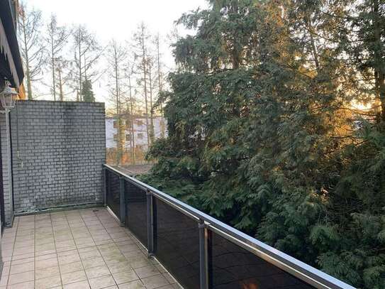 Zurzeit belegt wegen WS - - - Tolle 3 Zimmer-Wohnung mit sehr großen Balkon im Grünen