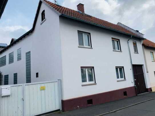 Charmantes Zweifamilienhaus in rühiger Lage