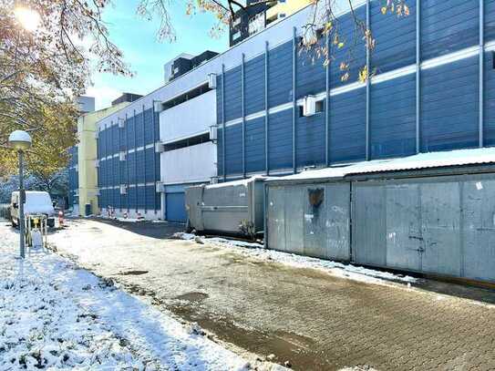 Drei abschließbare Einzelgaragenboxen im Parkhaus