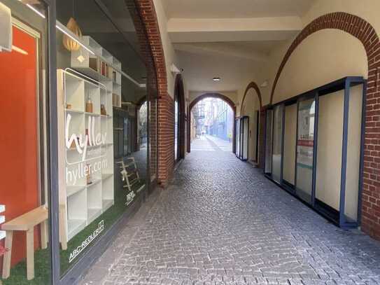 Schaukasten am Savignyplatz zu vermieten