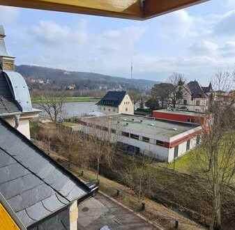 Eigennutzer! DG-Apartment mit EBK, Parkett & Tageslichtbad in wertstabiler Elb-Lage von Blasewitz*