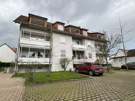 Schöne Dachgeschosswohnung mit Loggia