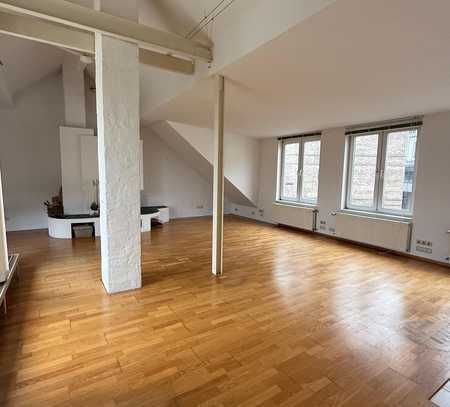 Großzügige lichtdurchflutete 4-Zimmerwohnung