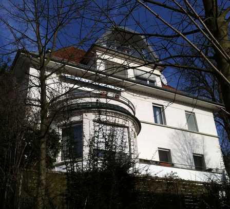 Modernisierte Wohnung mit zweieinhalb Zimmern sowie Balkon und EBK in Korntal Münchingen