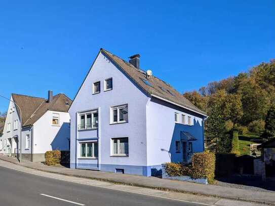 Gepflegtes Mehrfamilienhaus mit großem Garten und Doppelgarage in ruhiger Lage von Wülfrath