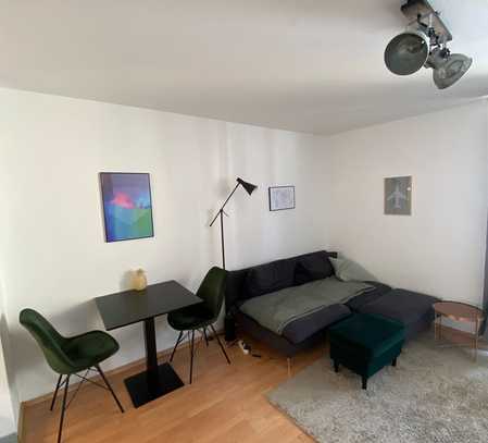 NOCH DA: Nachmieter für helle 2-Zimmer-Wohnung mit Balkon am Regerplatz gesucht