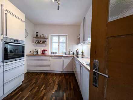 Modernisierte 6-Zimmer-Wohnung mit Einbauküche + Waschmaschine + Geschirrspüler 30 Min von München