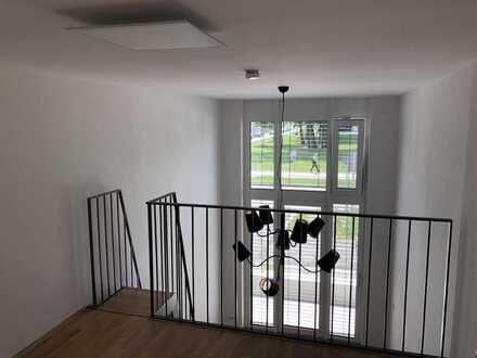 Geschmackvolle 1-Raum-Loft-Wohnung mit Balkon und Einbauküche in Augsburg