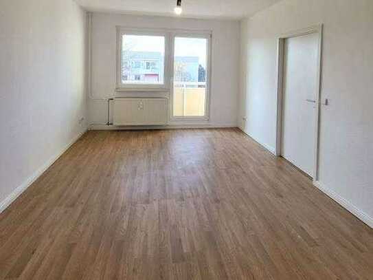 Helle 3-Raumwohnung + Balkon + Wannenbad + Einbauküche als Option!