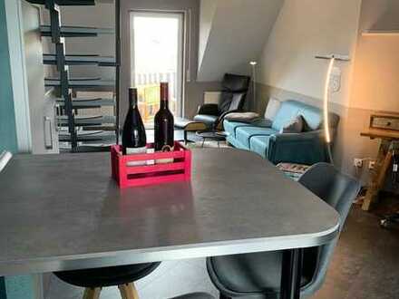 Vollmöbliert / Wunderschöne, helle 2 ZKB Maisonette-Wohnung mit Balkon und Luxus-Küche