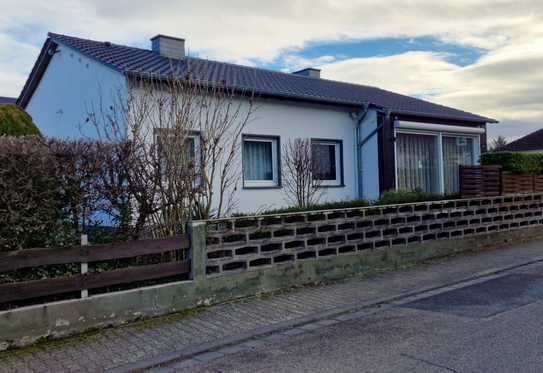 Abrissgrundstück - Freistehender Bungalow mit Garage in Bestlage - Mainz-Ebersheim